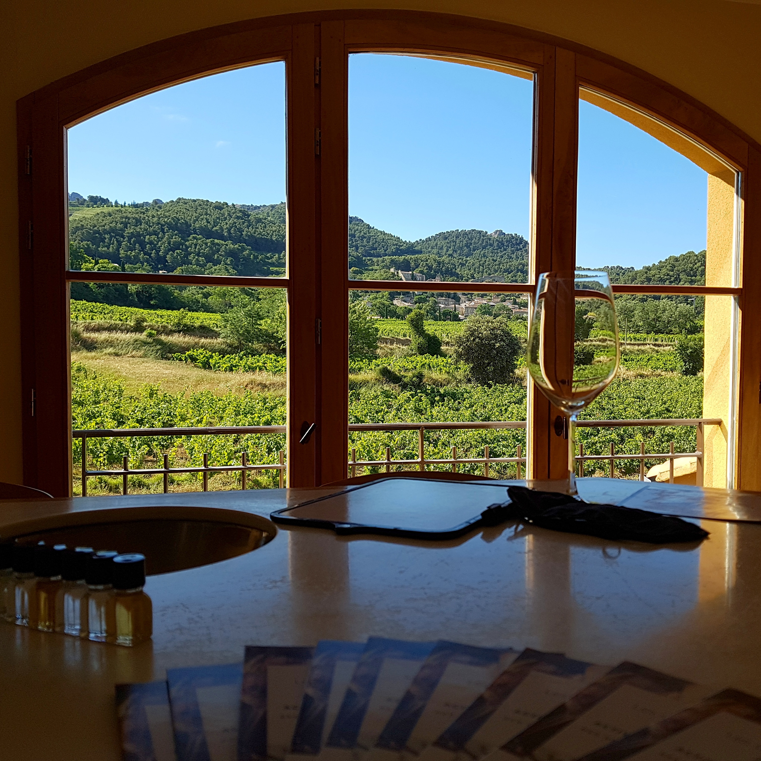 Journée oenogastronomique au domaine Gigondas Dégustation Oenologie Balade dans le Vignoble Visite de cave Les meilleurs crus